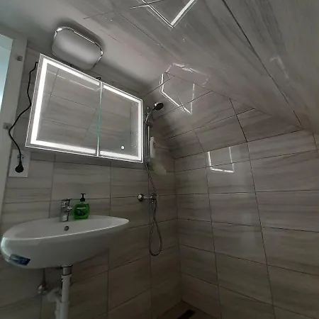 Apartmanhouse4you * Gyenesdiás